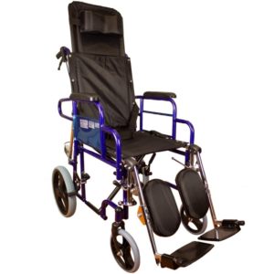 De opvouwbare rolstoel met verstelbare rugleuning is praktisch voor het vervoer van patiënten.